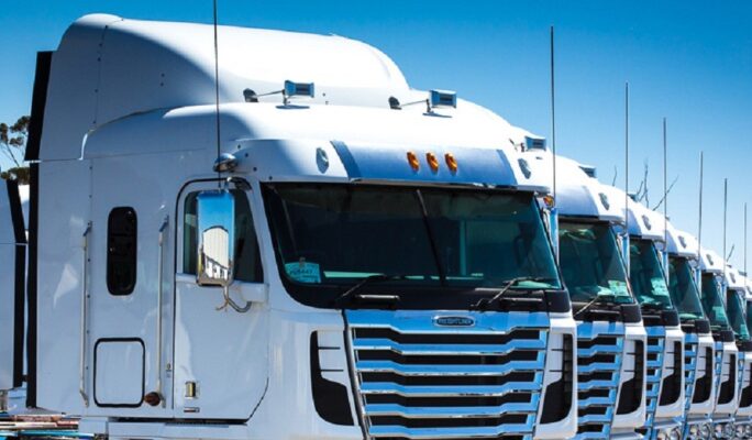 LTL and FTL services trucks